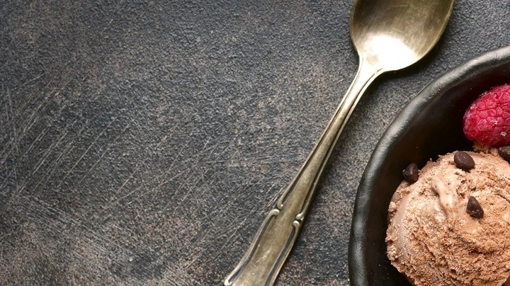 Sorbete de cacao puro con ron