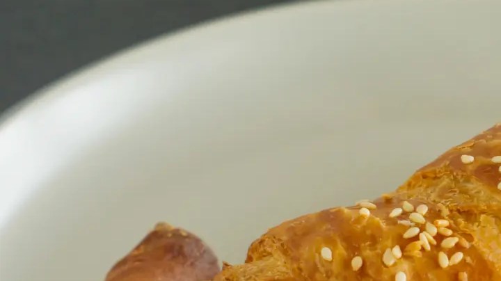 croissant relleno de salmon