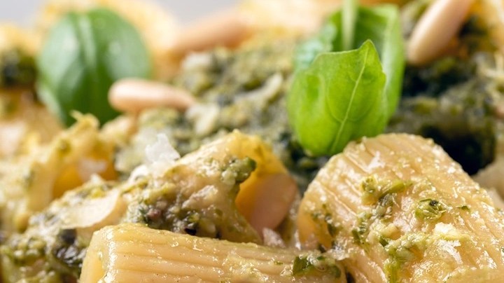 Rigatoni con Pesto Genovés