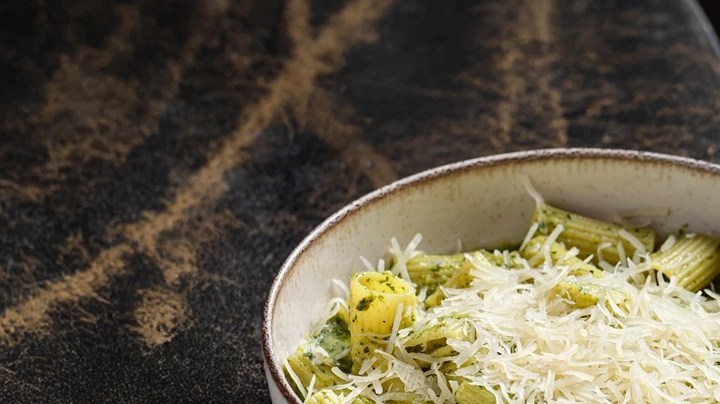 Rigatoni con Pesto de Rúcula