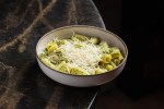 Rigatoni con Pesto de Rúcula