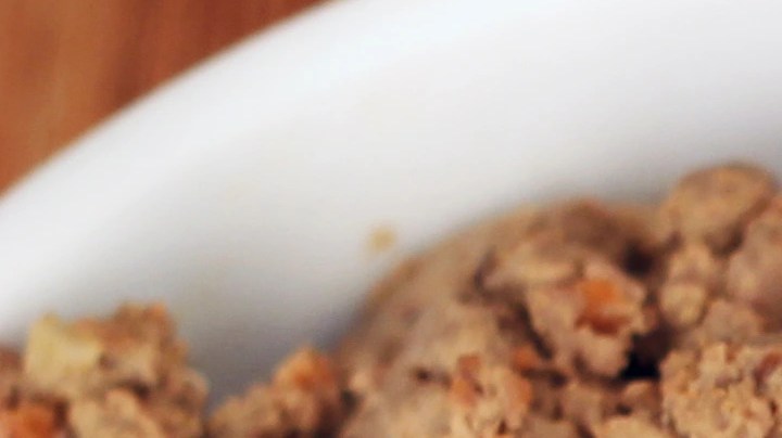 Rodajas de pan con paté de ternera