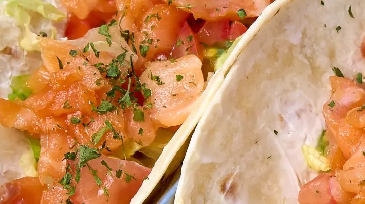 tacos de salmón ahumado