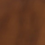 Pedazos de turrón de avellanas sobre una tabla de madera