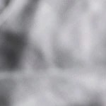 Albondigas puertorriqueñas en un sartén pequeño color negro sobre una bandeja