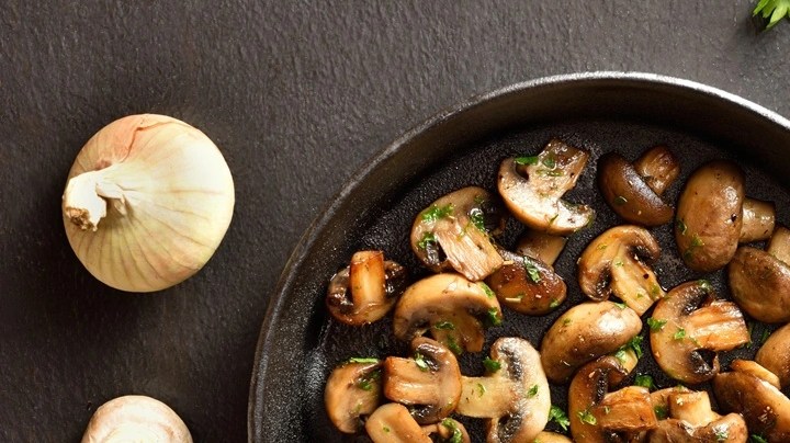 Champiñones salteados con vino blanco