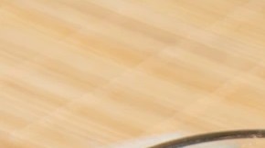 Paté al vino blanco en frascos de vidrio y rodajas de pan