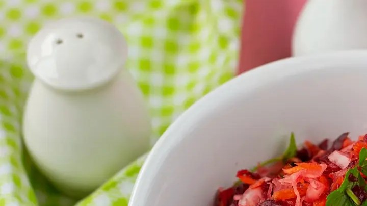 ensalada de remolacha y zanahoria rallada