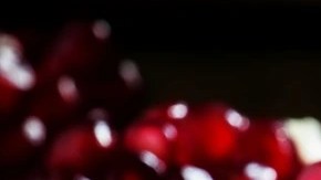 Tarro de vidrio con mermelada de granada decorado con frutas de granada