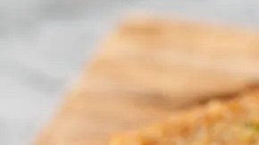 sándwich de atún con huevo fundido