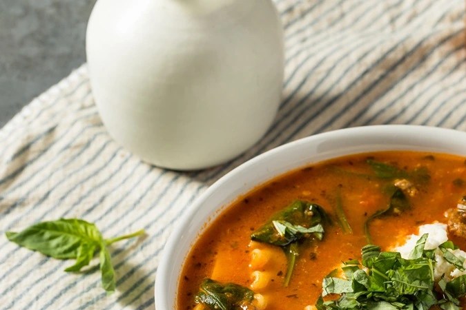 Plato con sopa de lasaña