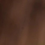 Granizado de granada en un vaso de cristal decorado con menta