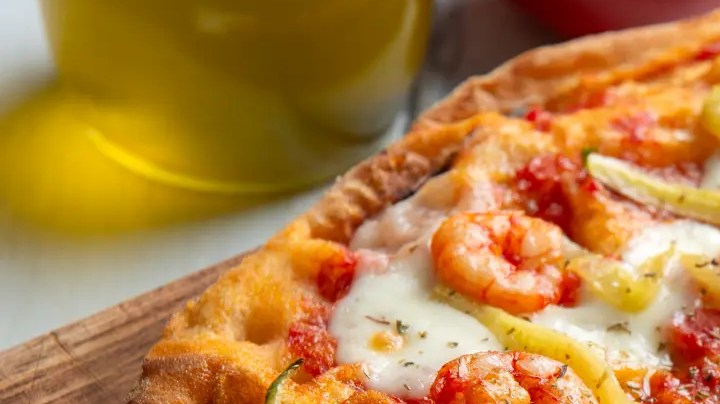 pizza con camarones