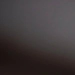 Plato con pedazos de turrón de brownie