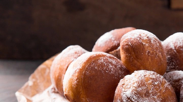 Buñuelos de viento con canela