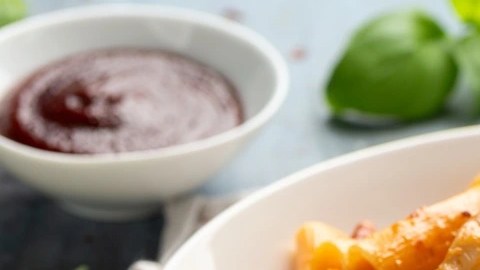 Rigatoni con pollo en salsa de zanahoria