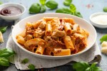 Rigatoni con pollo en salsa de zanahoria