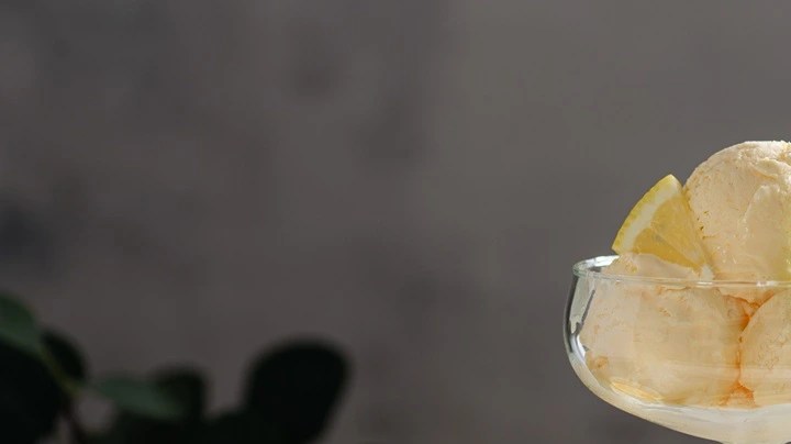 Copa con bolas de sorbete de grand marnier