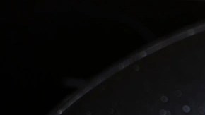 Dos arepa frita en un sartén con aceite