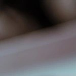 Enmoladas de chocolate sobre unos platos marrones