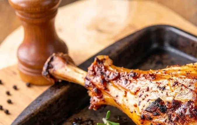 muslo de pavo al horno con hierbas