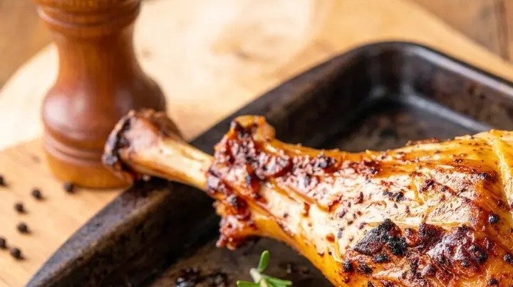 muslo de pavo al horno con hierbas