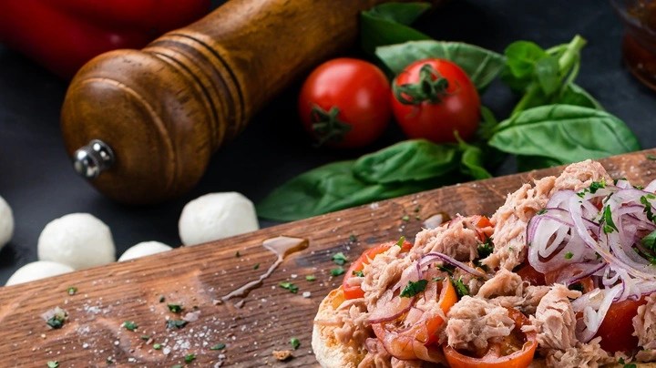 Antipasto de atún