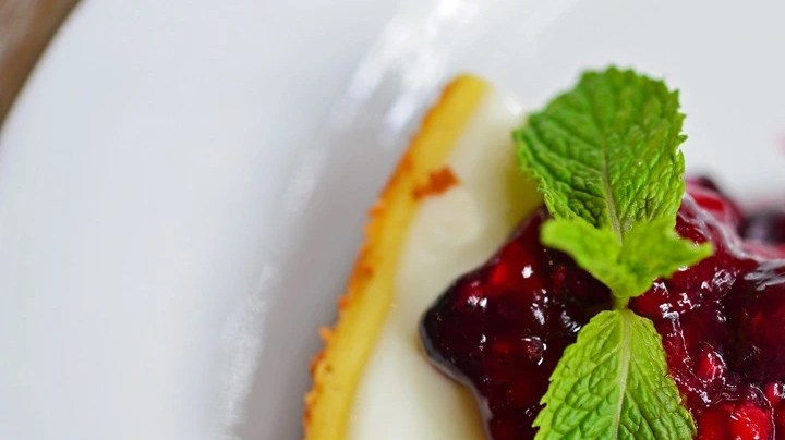 Cheesecake de guanabana en un plato