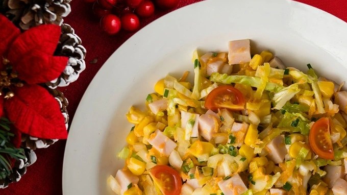 Ensalada de maíz salteado con pollo