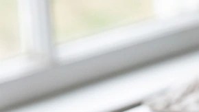 Masa de hojaldre sobre una mesa con harina