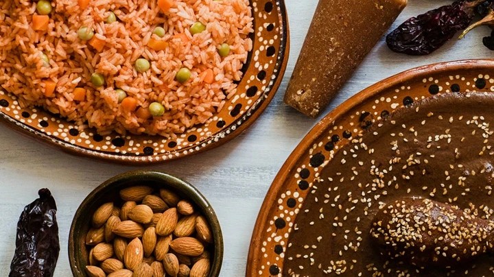 Enmoladas de mole almendrado