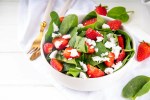 ensalada de fresas con queso de cabra
