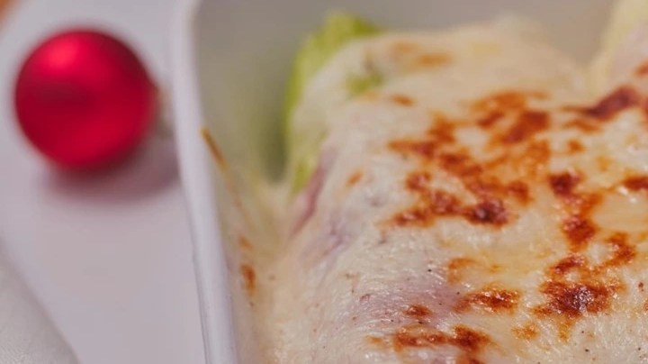 Puerros gratinados con jamón y queso