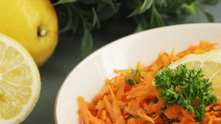 Ensalada de zanahoria rallada con limón y miel