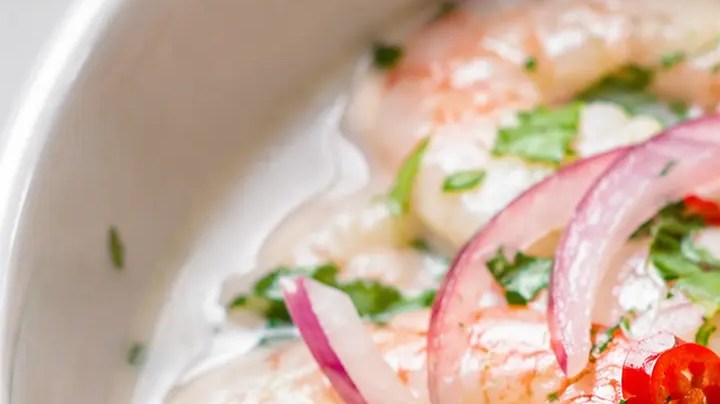 ceviche de gambas con leche de coco
