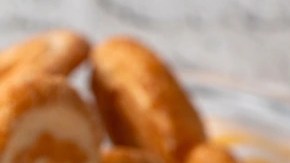 Palmeras de fresa sobre un plato