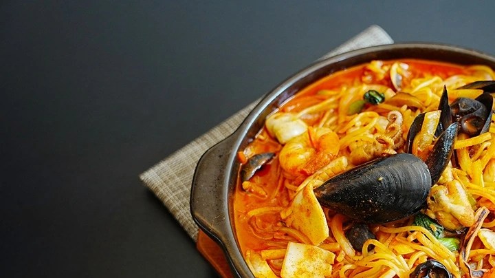 cazuela de fideos con marisco