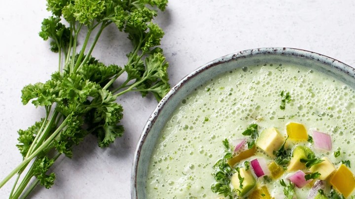 Crema fría de pepino y aguacate