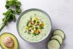 Crema fría de pepino y aguacate
