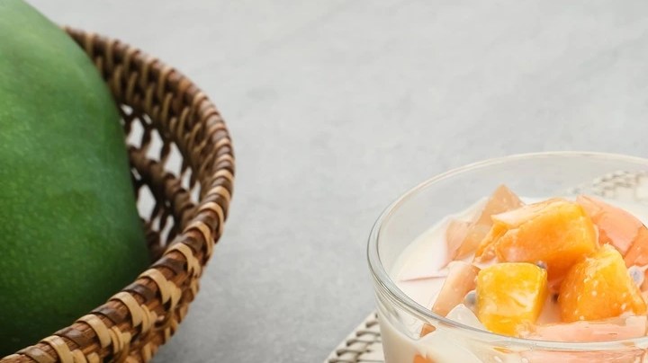 Gelatina de coco con frutas