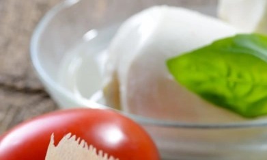 Sándwich caprese caliente