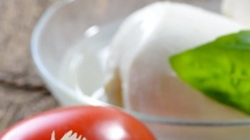 Sándwich caprese caliente