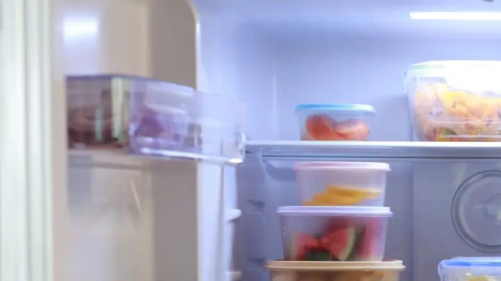 comida cocinada en el refrigerador
