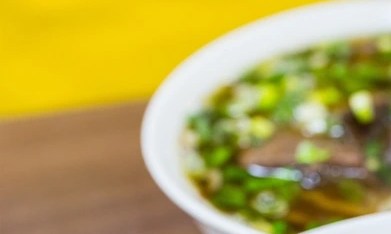 Guiso de fideos con carne y verduras
