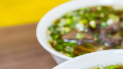 Guiso de fideos con carne y verduras