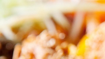 Guiso de fideos con pollo y verduras