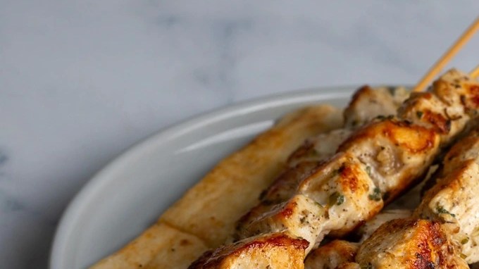 souvlaki de pollo