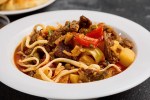Guiso de fideos con papa y carne
