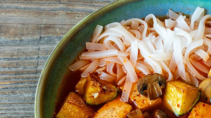 Guiso de fideos vegano