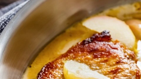chuletas de cerdo con salsa de manzana